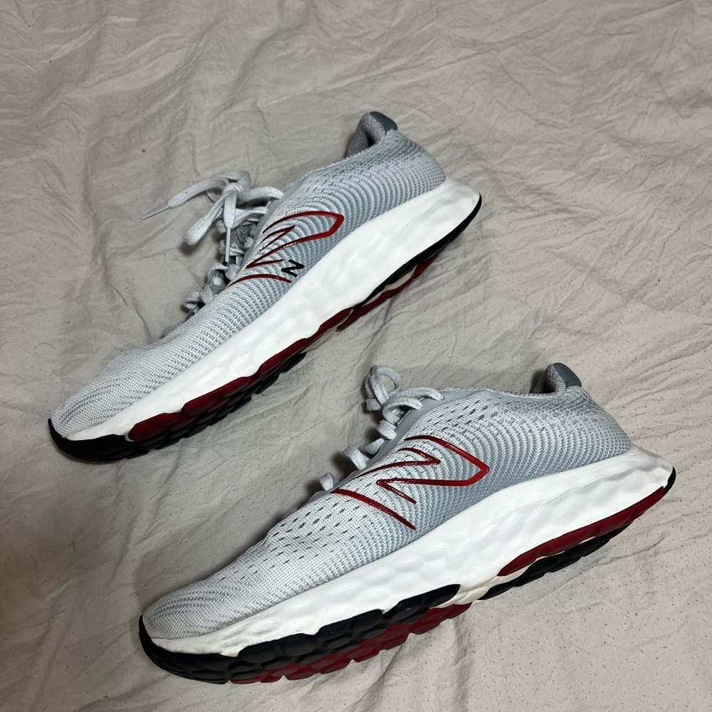 Men’s 9.5 New Balance running shoe - Picture 5 of 5